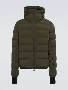 $3200 MONCLER GRENOBLE
Lagorai Quilted Hooded Down Ski Jacket Size 2
